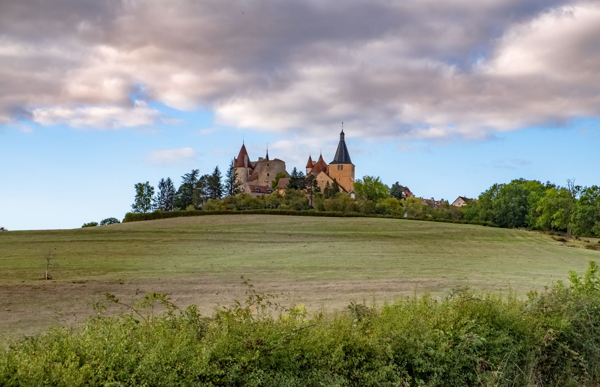 Замки, аббатства и шато. Аутентичные исторические городки и деревни Франции, где словно попадаешь в прошлое